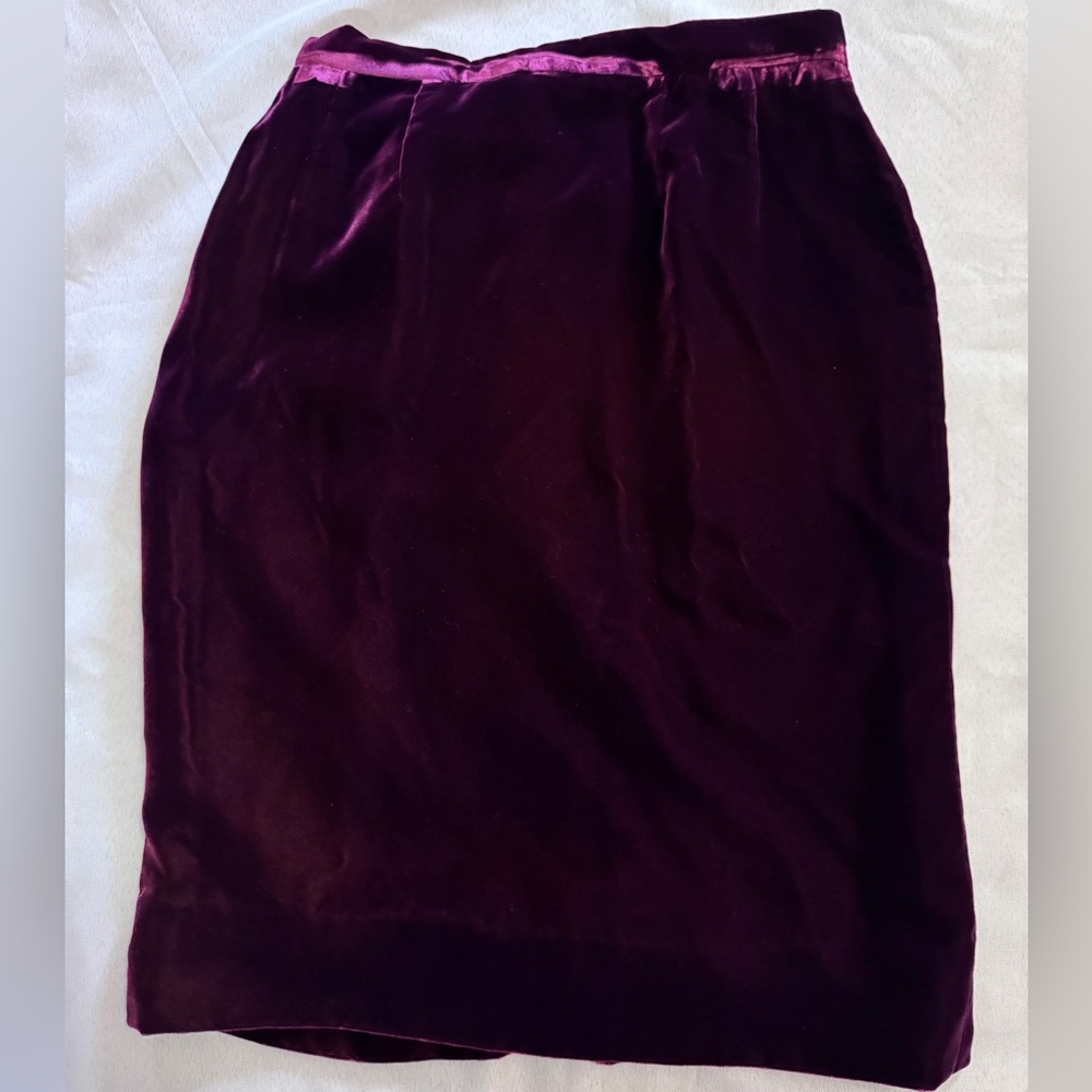 Vintage Luxury Carlisle Rich Thick Burgundy Velvet Pencil Skirt Lines EUC
